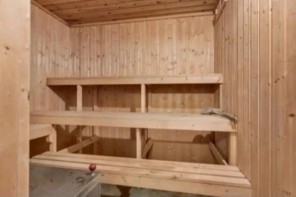 Privat Leilighet Pa Gard Med Badstue Og Nordlys 나르비크 외부 사진