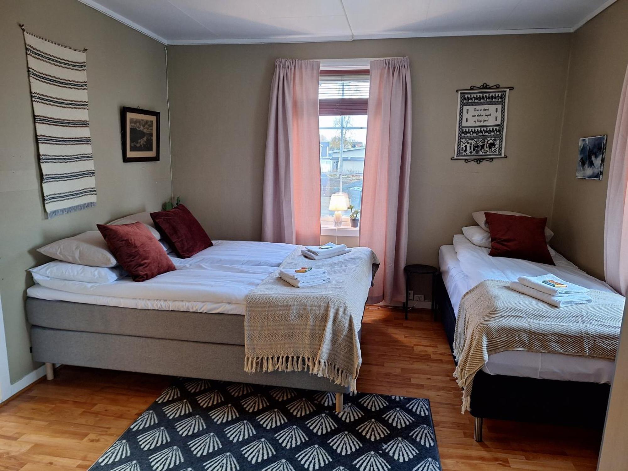 Privat Leilighet Pa Gard Med Badstue Og Nordlys 나르비크 외부 사진